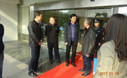 劉潭服裝：梁溪區(qū)人大主任一行來(lái)我司檢查節(jié)前安全工作