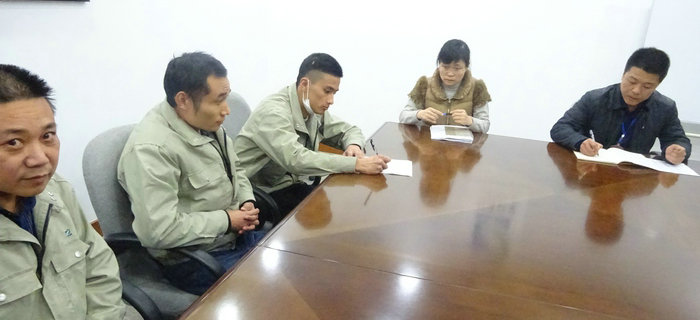 劉潭服裝召開節(jié)前機(jī)修工培訓(xùn)會議