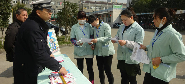 劉潭服裝安全和健康教育，解決因地鐵施工帶來(lái)的出行不便問(wèn)題