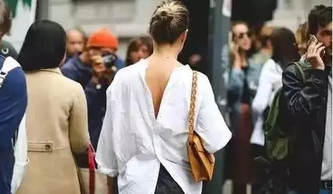劉潭服裝：一本正經(jīng)地&ldquo;襯衫反著穿&rdquo;，不走尋常的性感美