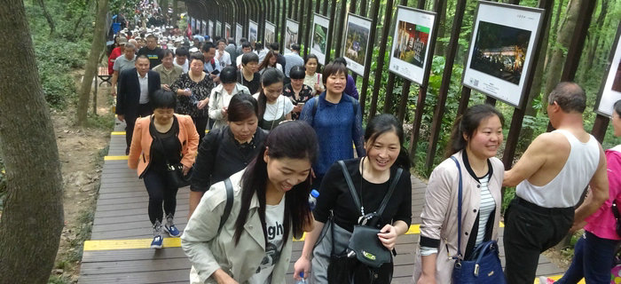 在五一來臨之際，劉潭服裝組織企業(yè)先進標(biāo)兵赴南京游玩