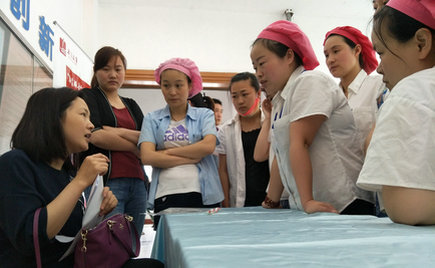 劉潭服裝邀請梁溪區(qū)教育局專家解答外來員工子女入學問題