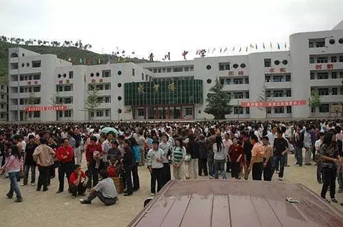 汶川地震九周年，劉潭服裝深情哀悼遇難同胞
