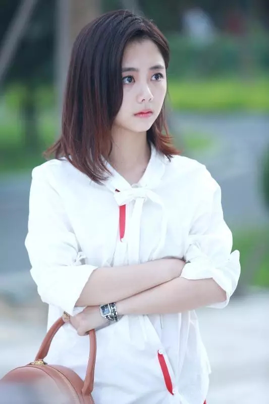 劉潭服裝：《狐貍的夏天》，帶你看譚松韻開掛的衣品