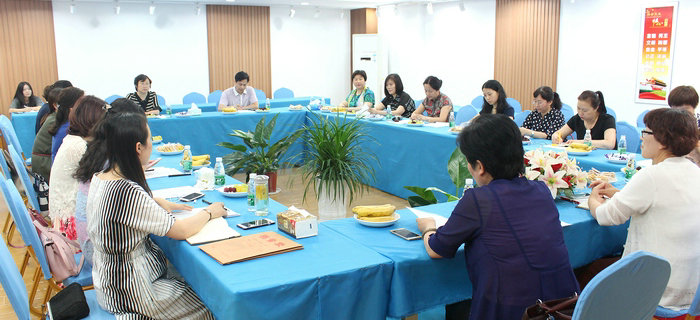 無(wú)錫市梁溪區(qū)女企業(yè)家協(xié)會(huì)第一屆二次理事會(huì)在劉潭服裝召開(kāi)