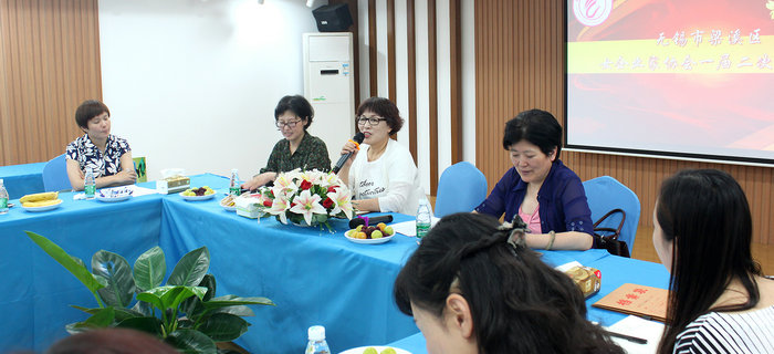無(wú)錫市梁溪區(qū)女企業(yè)家協(xié)會(huì)第一屆二次理事會(huì)在劉潭服裝召開(kāi)