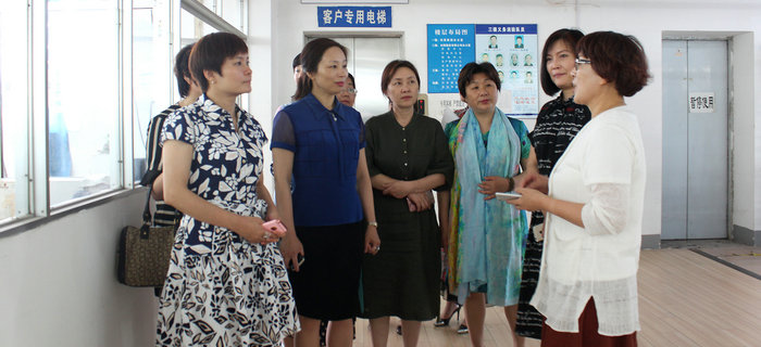 無(wú)錫市梁溪區(qū)女企業(yè)家協(xié)會(huì)第一屆二次理事會(huì)在劉潭服裝召開(kāi)