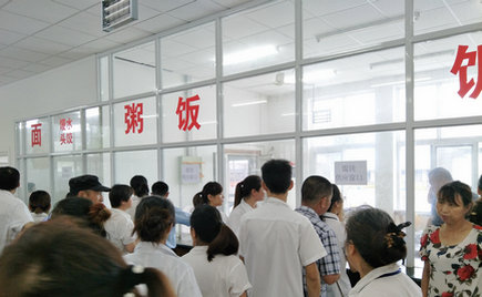 夏至未至，劉潭服裝為全體員工奉上鮮美餛飩