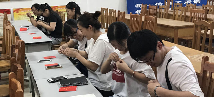 劉潭服裝團支部召開第三季度團員大會