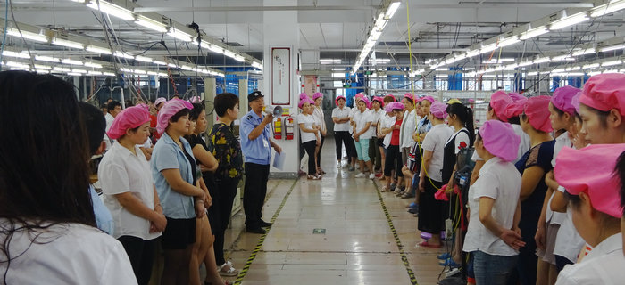 劉潭服裝在舉辦了企業(yè)危害因素及安全風(fēng)險評估控制培訓(xùn)