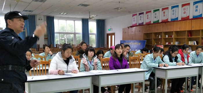 劉劉潭服裝2017年最后一次新員工入職培訓會議圓滿收官