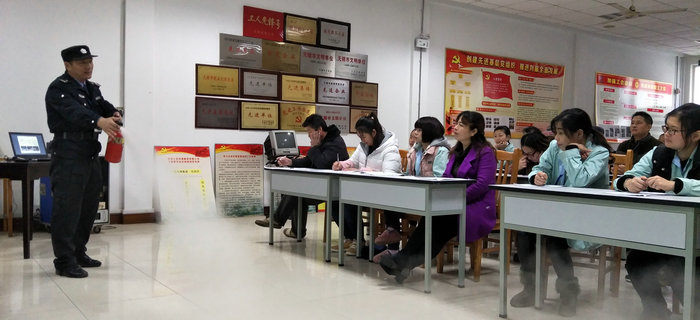 劉潭服裝2017年最后一次新員工入職培訓會議圓滿收官