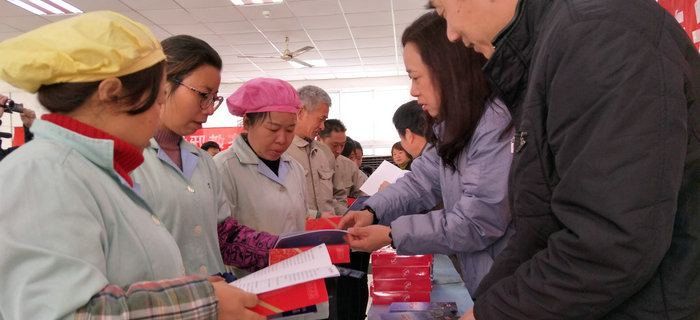 劉潭服裝：&ldquo;法潤梁溪，情系民工&rdquo;活動，營造良好用工環(huán)境