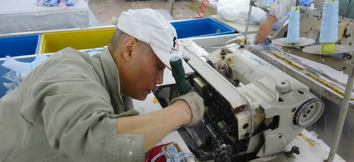 劉潭服裝服裝車間進(jìn)行機械&ldquo;大保養(yǎng)&rdquo;，過干凈安全的新年