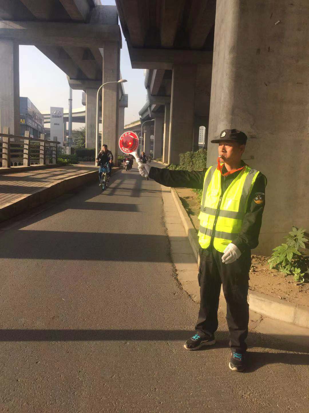 平安出行崗——劉潭服裝廠為您安全出行保駕護航