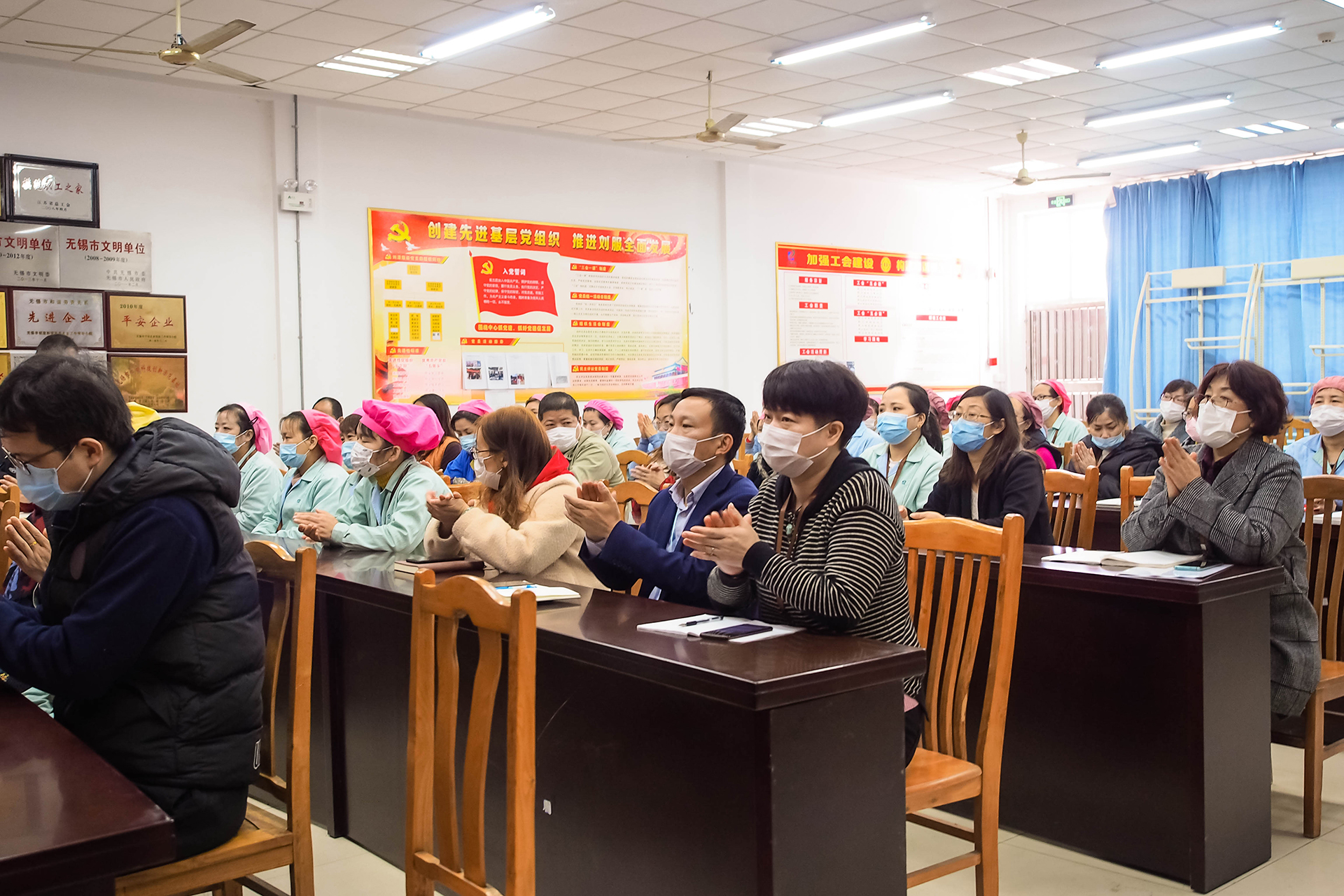 劉潭服裝廠第十屆三次職代會暨安全生產責任簽約儀式