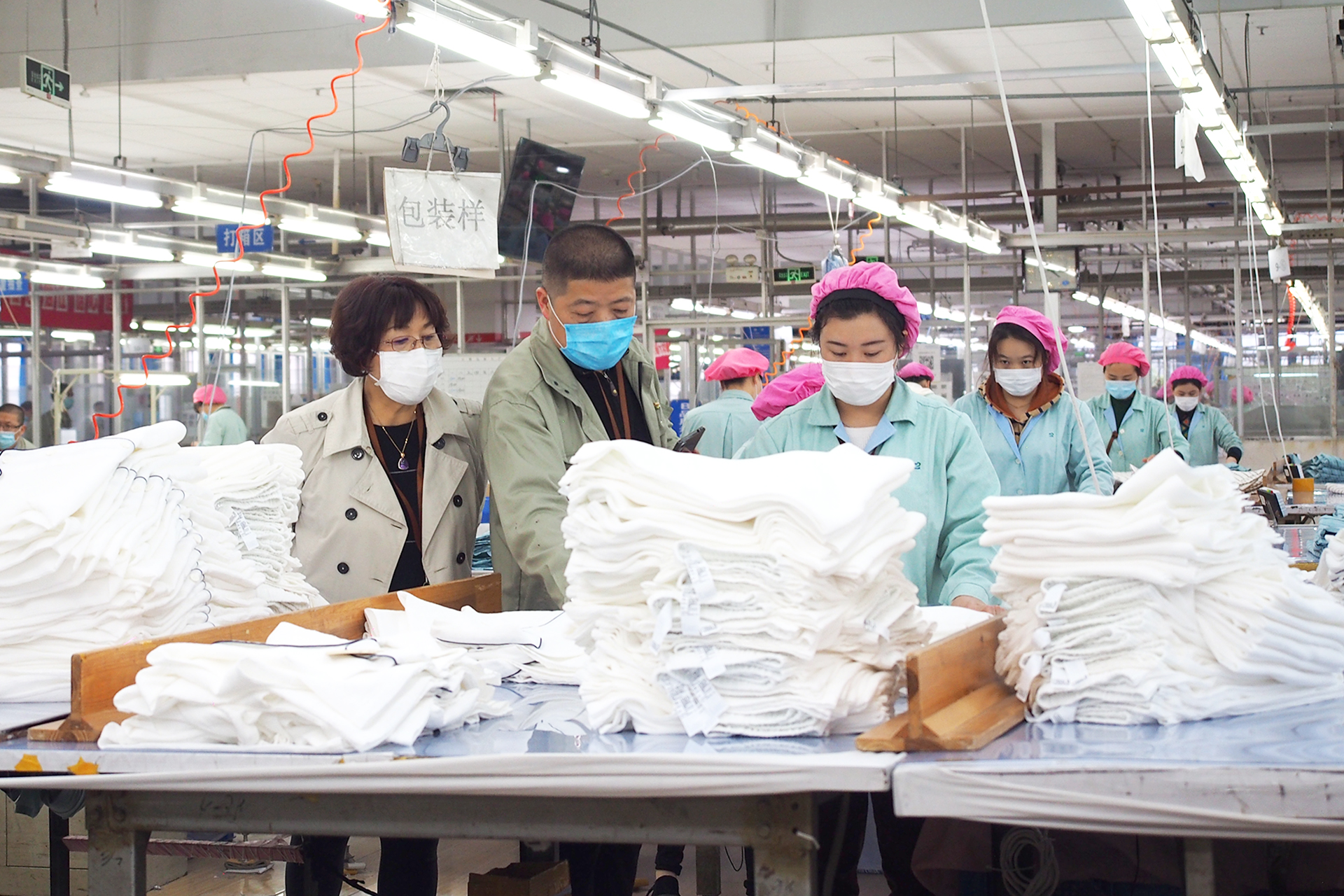 劉潭服裝廠嚴于律己，開展操作規(guī)范的內審工作