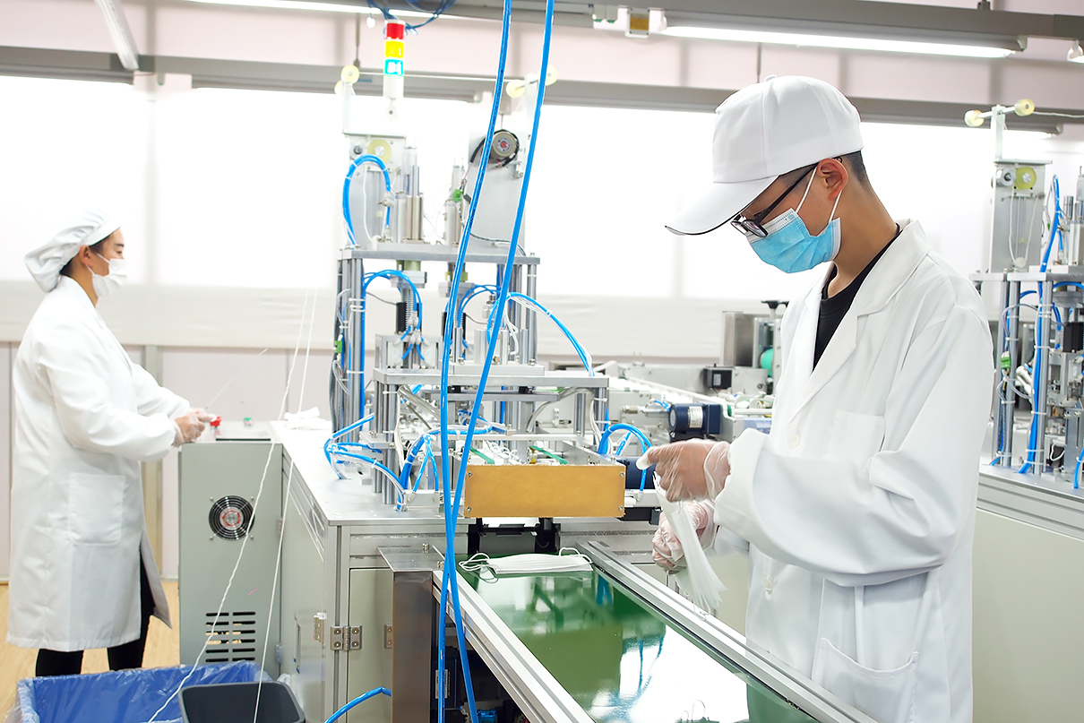 劉潭服裝全自動口罩機調(diào)試