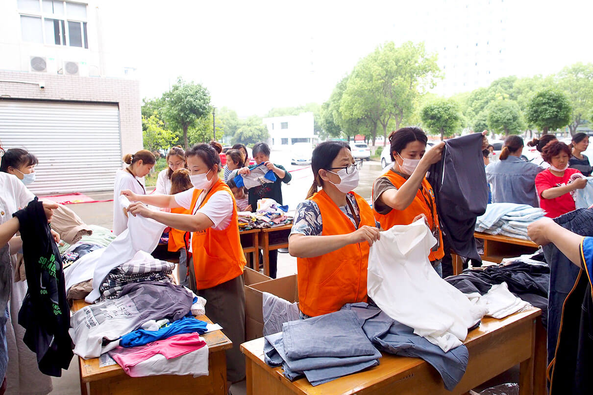 “六一愛心特賣會”——劉潭服裝廠打響惠民戰(zhàn)