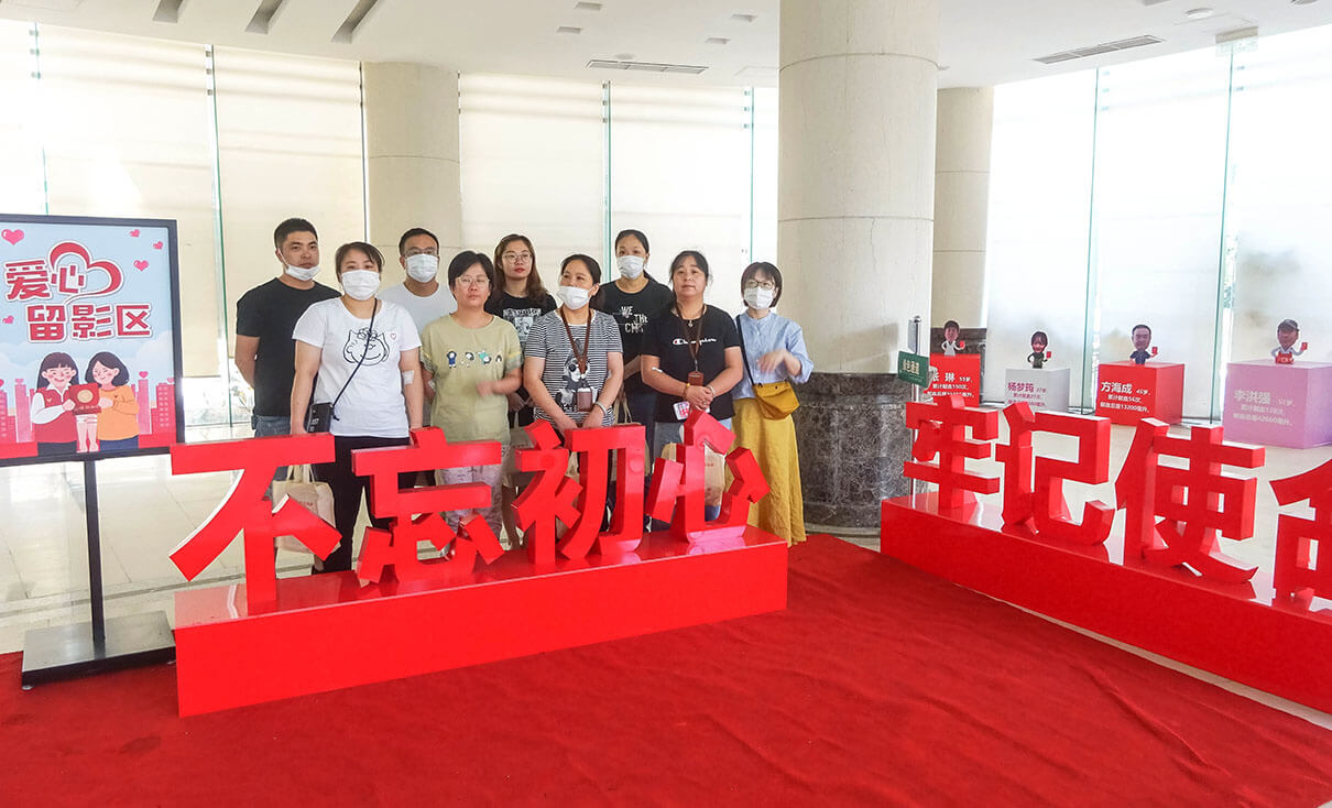 劉潭服裝廠開展無償獻(xiàn)血活動(dòng)