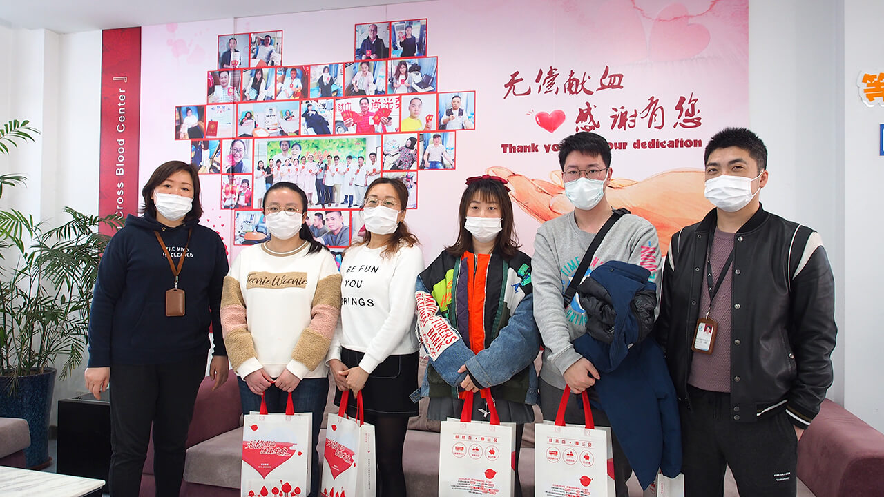 劉潭服裝廠志愿者無償獻血&mdash;&mdash;為愛&ldquo;擼起袖子&rdquo;