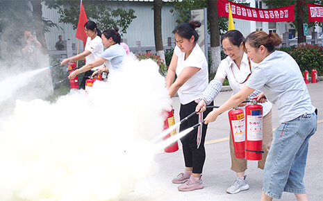消防演練進(jìn)企業(yè)  安全防線在心中——?jiǎng)⑻斗b廠召開(kāi)消防運(yùn)動(dòng)會(huì)