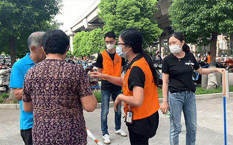 掃碼測溫加消殺：劉潭服裝廠防疫不松懈