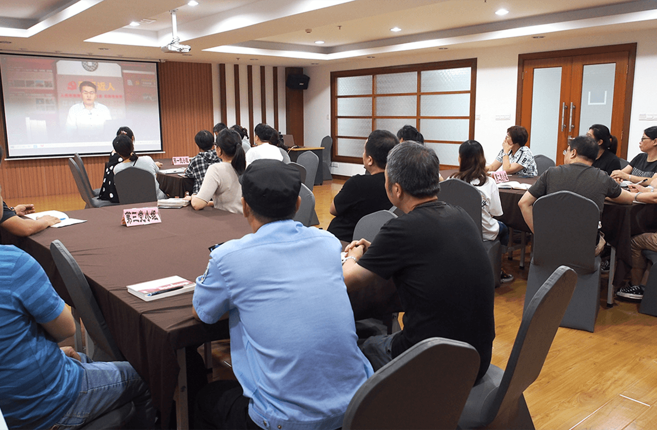 劉潭服裝廠召開黨史活動