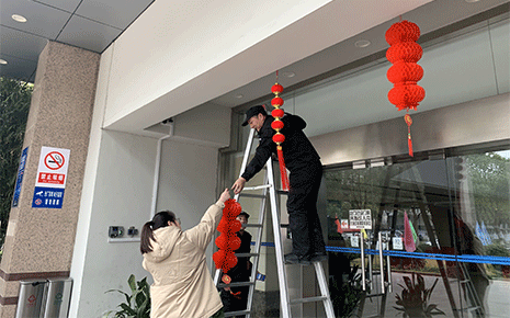 劉潭服裝廠亮化扮靚園區(qū)，營造濃厚節(jié)日氛圍