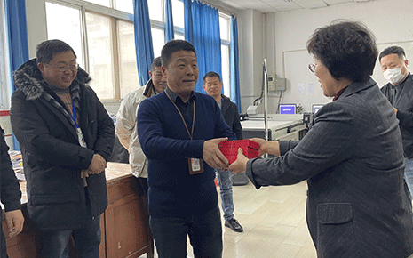 劉潭服裝廠團拜送祝福，開門利是贏好運