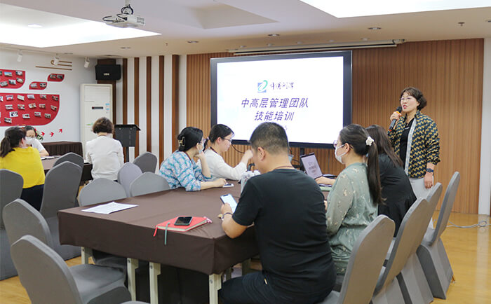 劉潭服裝廠組織開(kāi)展中高層管理團(tuán)隊(duì)技能培訓(xùn)