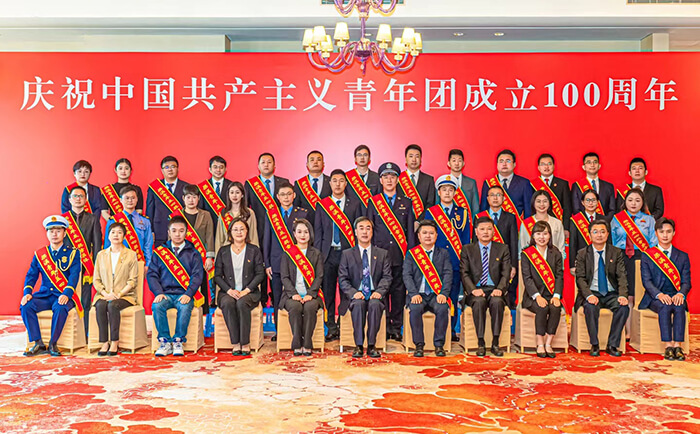 劉潭服裝有限公司志愿者服務(wù)隊(duì)獲得&ldquo;梁溪青年五四獎(jiǎng)?wù)录w&rdquo;稱號