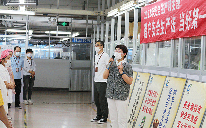 劉潭服裝廠開展“安全生產(chǎn)月”宣傳教育活動(dòng)