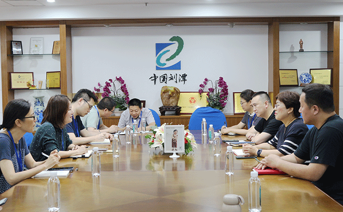 市領導蒞臨劉潭服裝廠調研指導