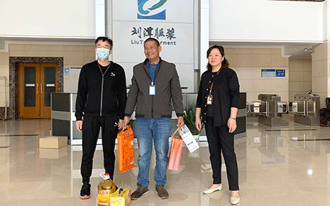 黃巷街道到訪劉潭服裝開展慰問困難職工活動(dòng)