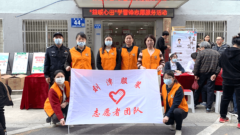 劉潭服裝志愿服務進社區(qū)