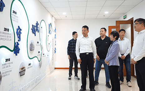熱烈歡迎省、市僑聯(lián)領(lǐng)導(dǎo)一行赴劉潭服裝調(diào)研