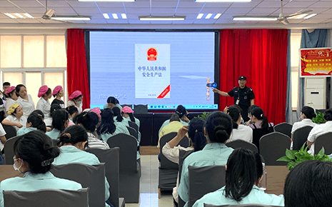 劉潭服裝：加強(qiáng)安全生產(chǎn)意識，提升現(xiàn)場管理水平