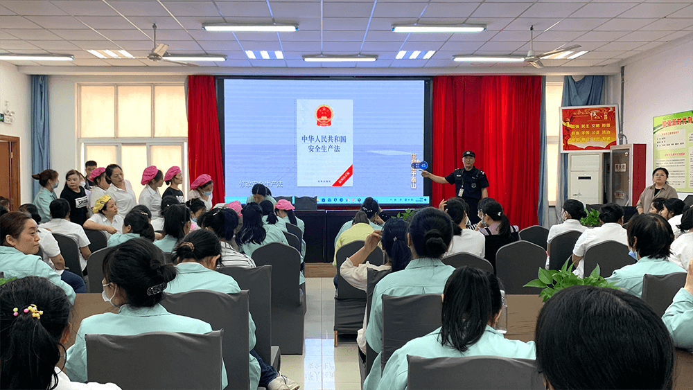 劉潭服裝加強安全生產(chǎn)意識提升現(xiàn)場管理水平 