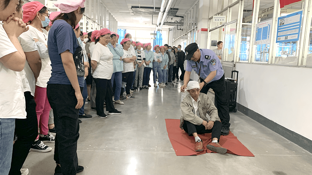 劉潭服裝學(xué)習(xí)應(yīng)急救護(hù)技能