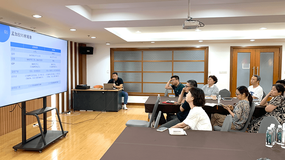 劉潭服裝開展高層管理總裁技能培訓