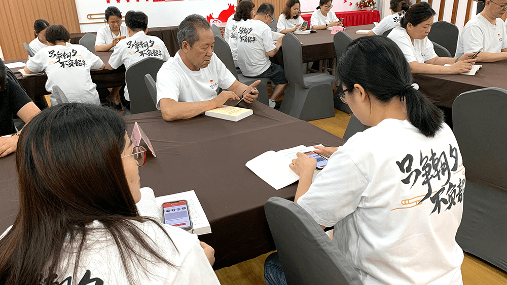 劉潭服裝扎實開展黨組織生活會