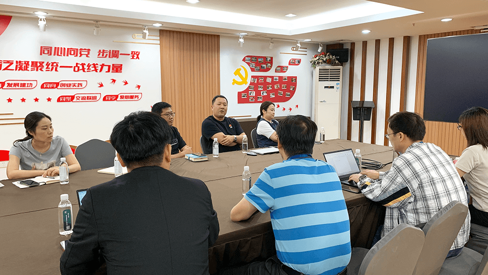 劉潭服裝領(lǐng)域企業(yè)共話(huà)人工智能產(chǎn)業(yè)未來(lái)