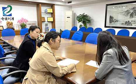 劉潭服裝：社企共建、結(jié)對(duì)簽約共發(fā)展