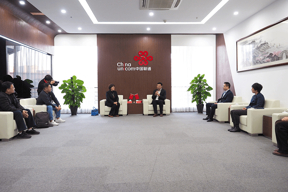劉潭服裝與無(wú)錫聯(lián)通、銳界科技簽署戰(zhàn)略合作協(xié)議