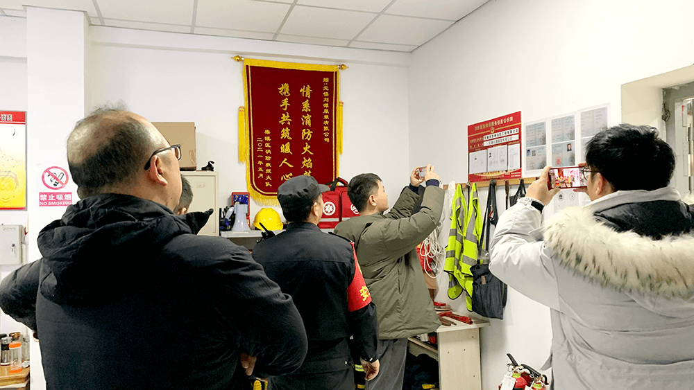 市安全生產(chǎn)督導組對劉潭服裝開展安全生產(chǎn)檢