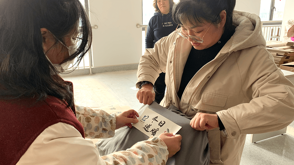 劉潭服裝持續(xù)開展冬日送暖、愛心捐贈活動