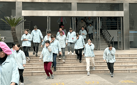 劉潭服裝：生產(chǎn)車間模擬火災(zāi)救援演練
