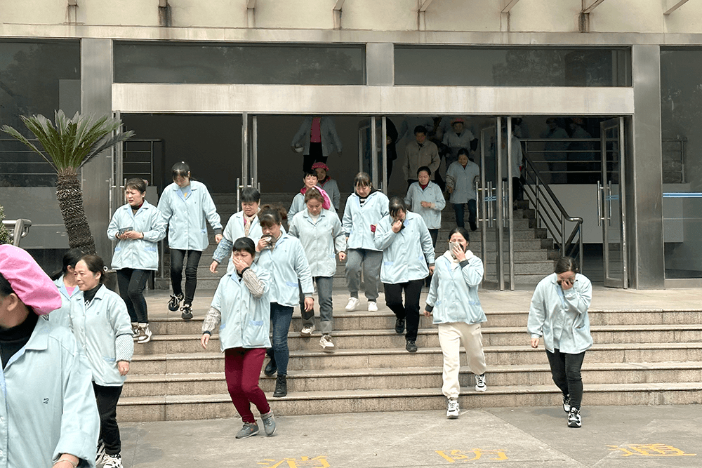 劉潭服裝生產(chǎn)車間模擬火災救援演練