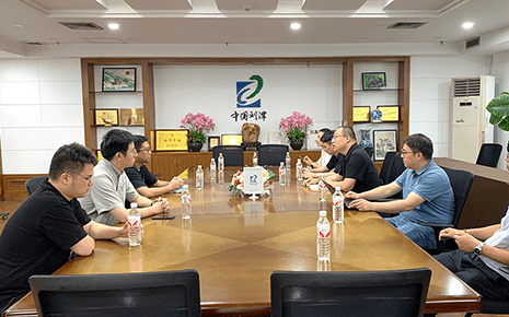 劉潭服裝：“企學(xué)研”共探智能制造新未來(lái)